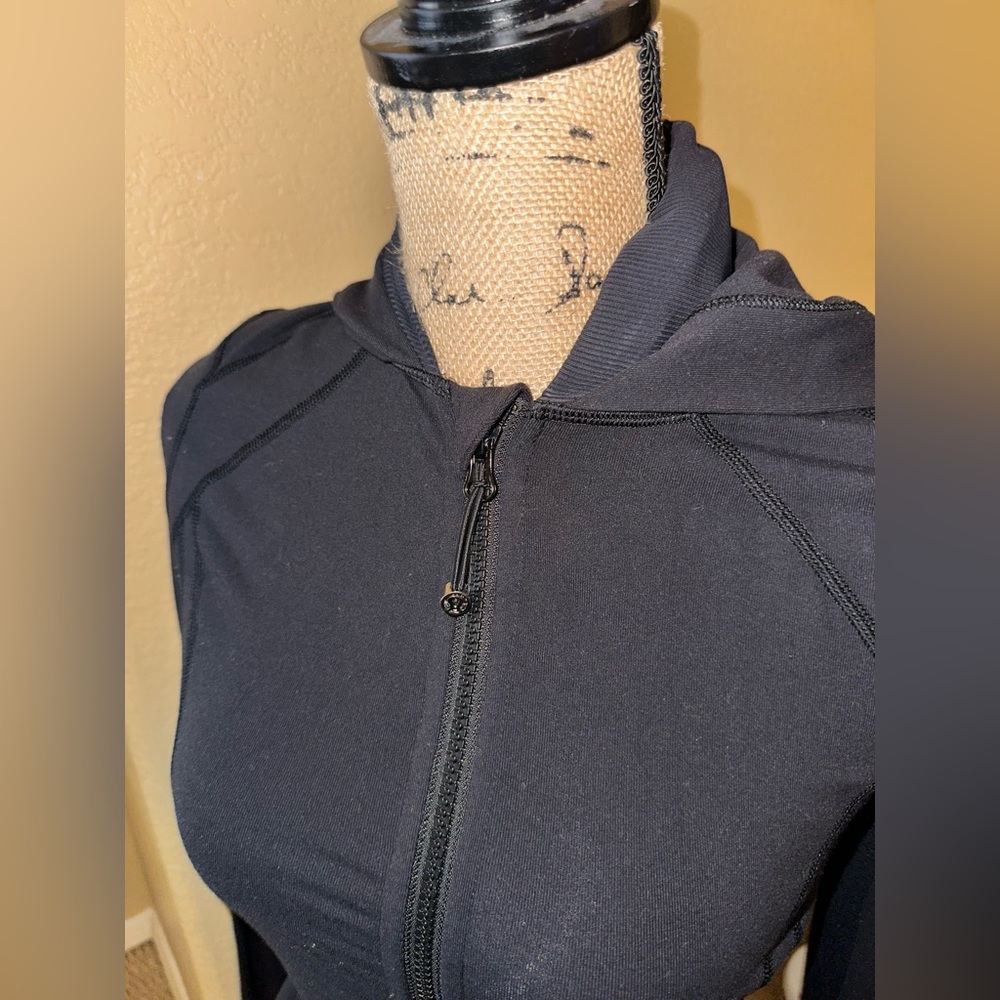 Lululemon Jacket - Picture 8 of 9